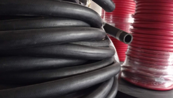 Avanzamos con la industria con nuestras mangueras